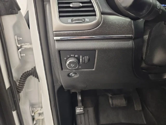 Used 2018 Bright White Clearcoat Jeep Limited image 34