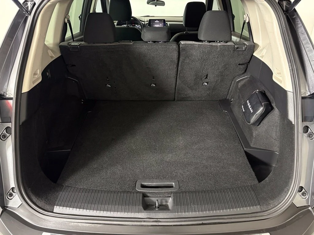 Used 2022 Gray Nissan SV image 37