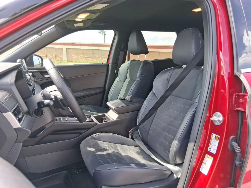 Used 2024  Mitsubishi SE image 15