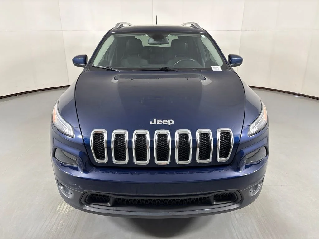 Used 2018 Blue Jeep Latitude Plus image 3