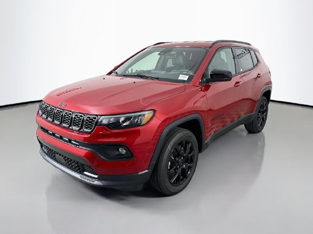 New 2026 Red Hot Pearl-Coat Exterior Paint Jeep Latitude image 3