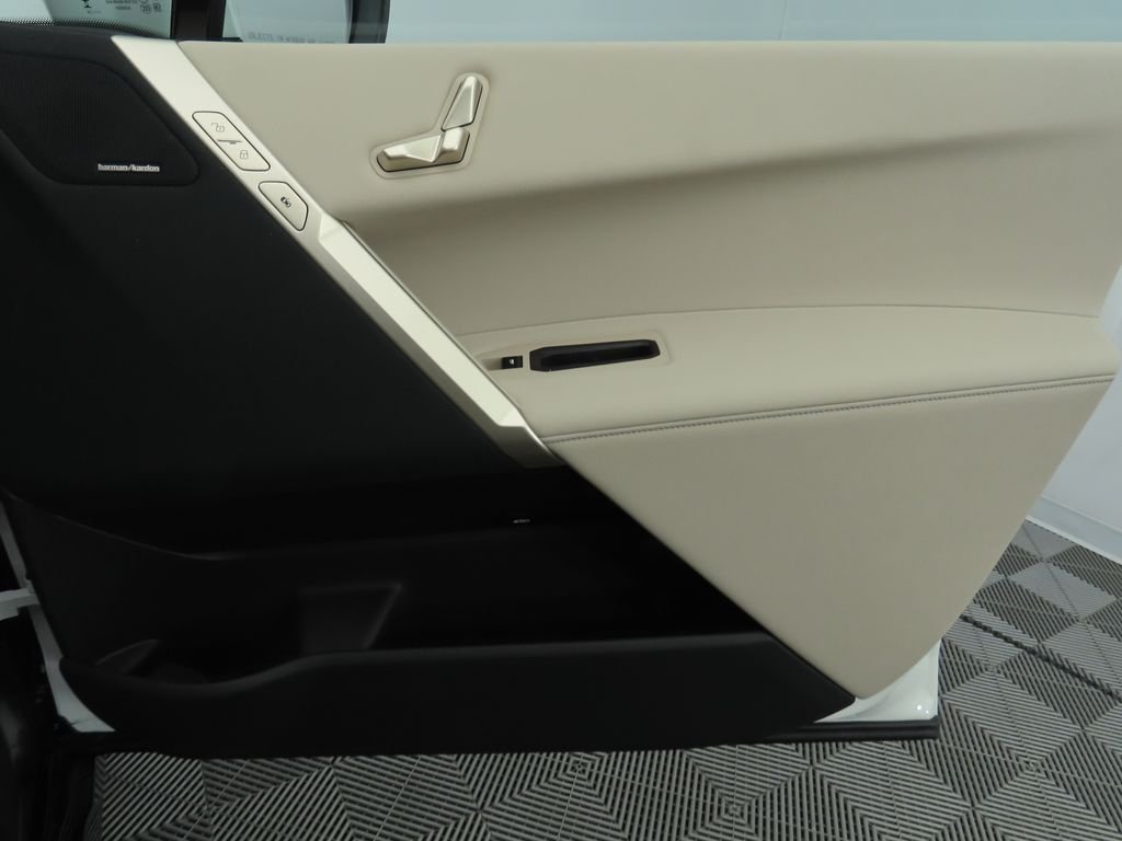 2026 BMW iX 60 - Photo 27
