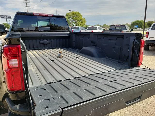 Used 2026 Black Chevrolet High Country 4x4 Crew Cab 8 ft. box 172 in. WB DRW image 7
