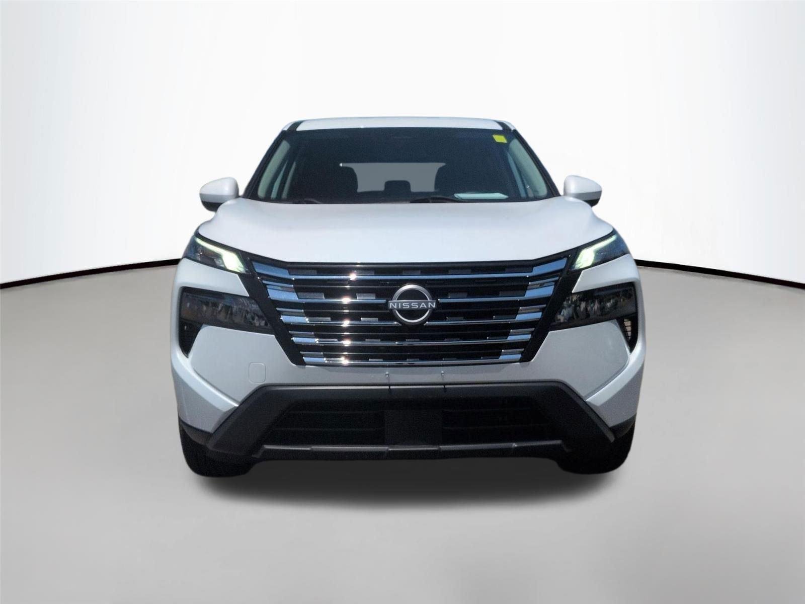 Used 2024 Everest White Pearl Nissan SV image 8