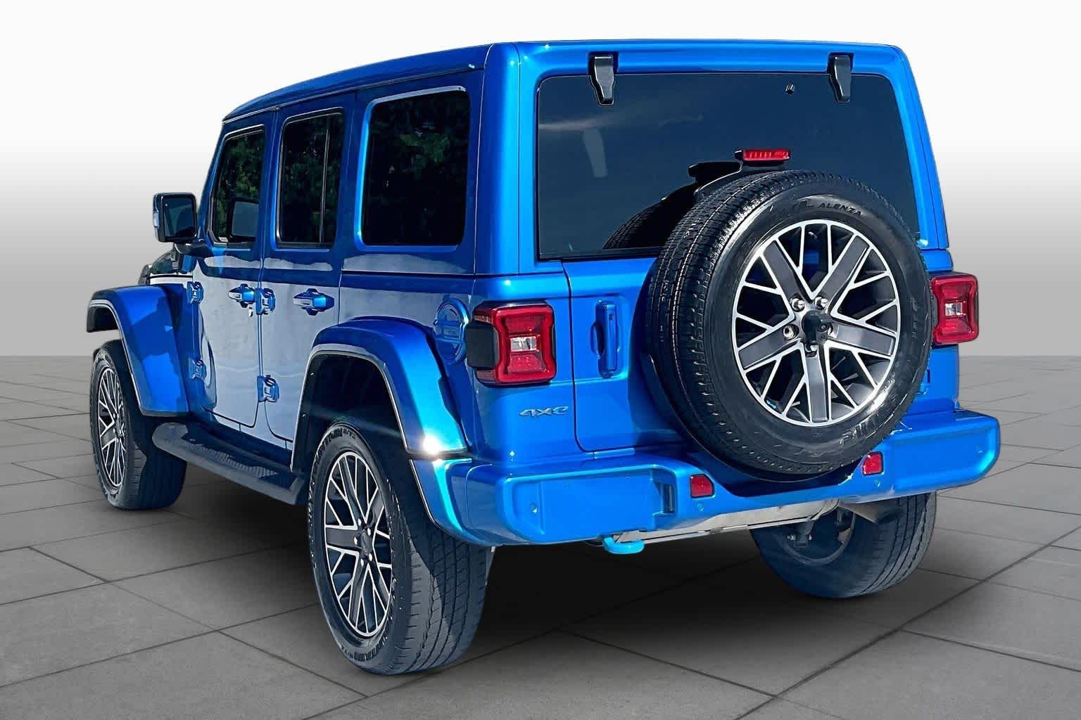 Used 2023 Hydro Blue Pearlcoat Jeep Sahara High Altitude image 11