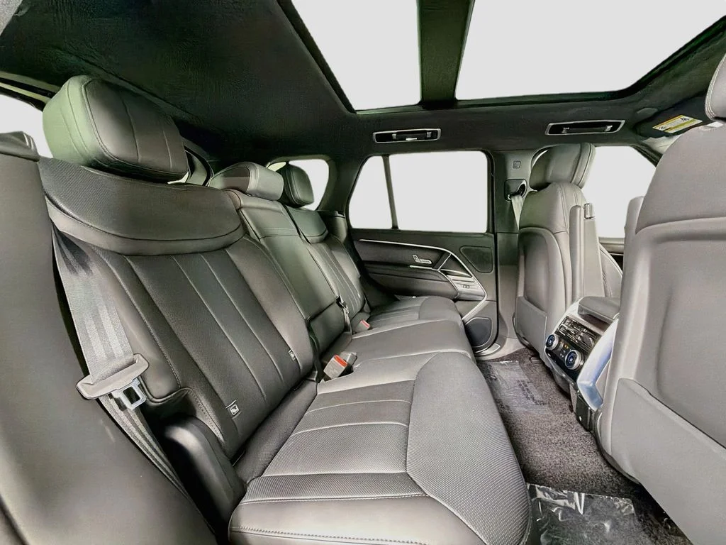 Used 2025 Silver Land Rover SE image 29