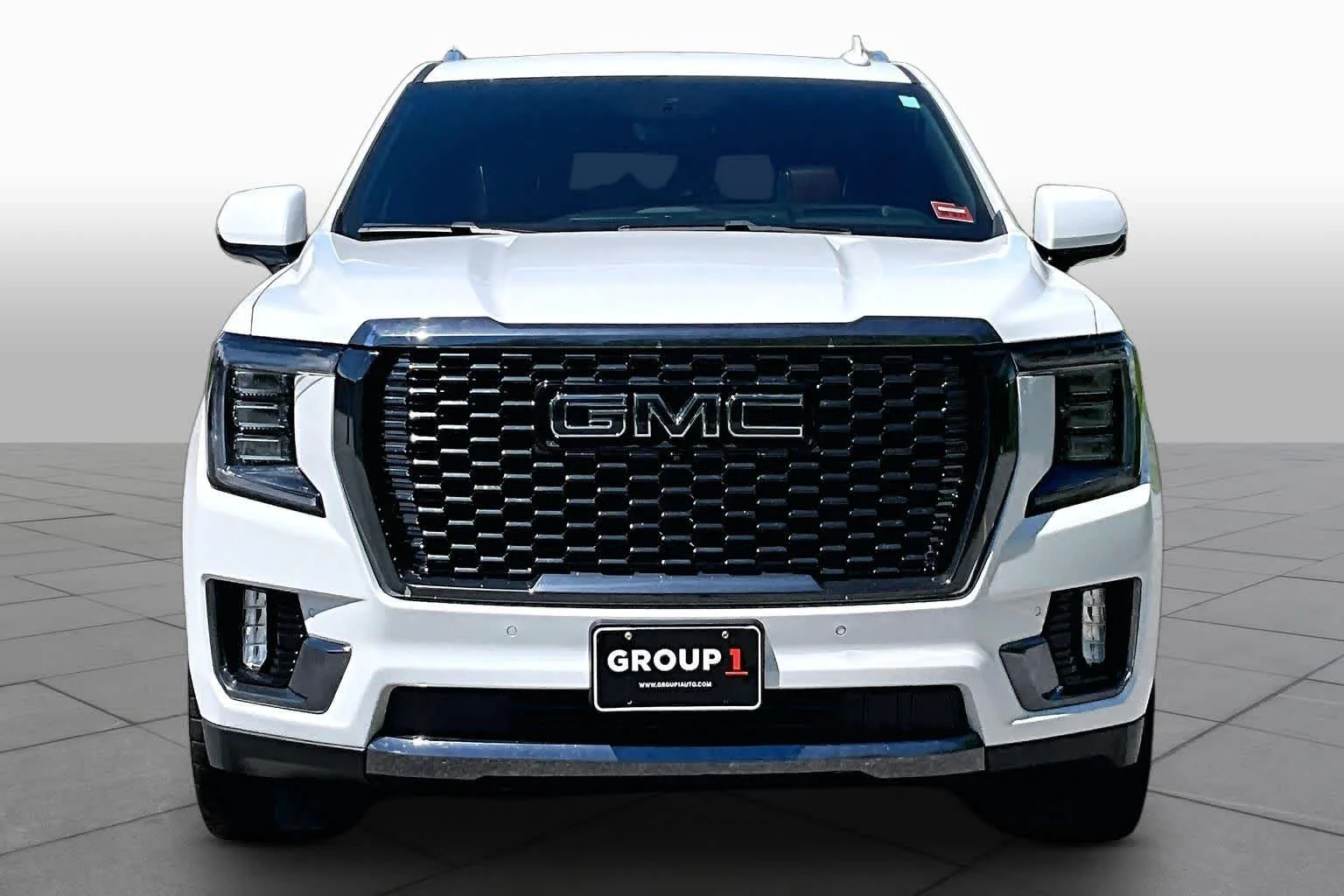 Used 2023 White Frost Tricoat GMC Denali Ultimate image 4