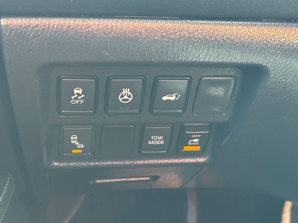Used 2018 Black Nissan SL image 34