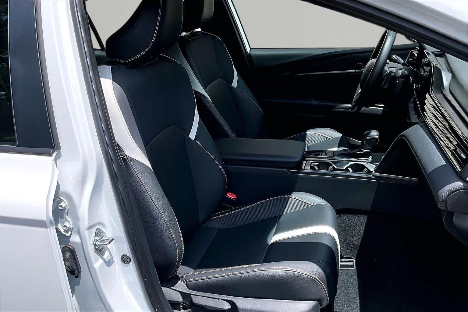 Used 2025 Ice Cap Toyota SE image 9