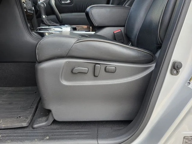 Used 2017 Liquid Platinum INFINITI THEATER PACKAGE image 13