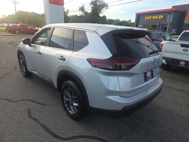 Used 2024 Silver Nissan S image 8