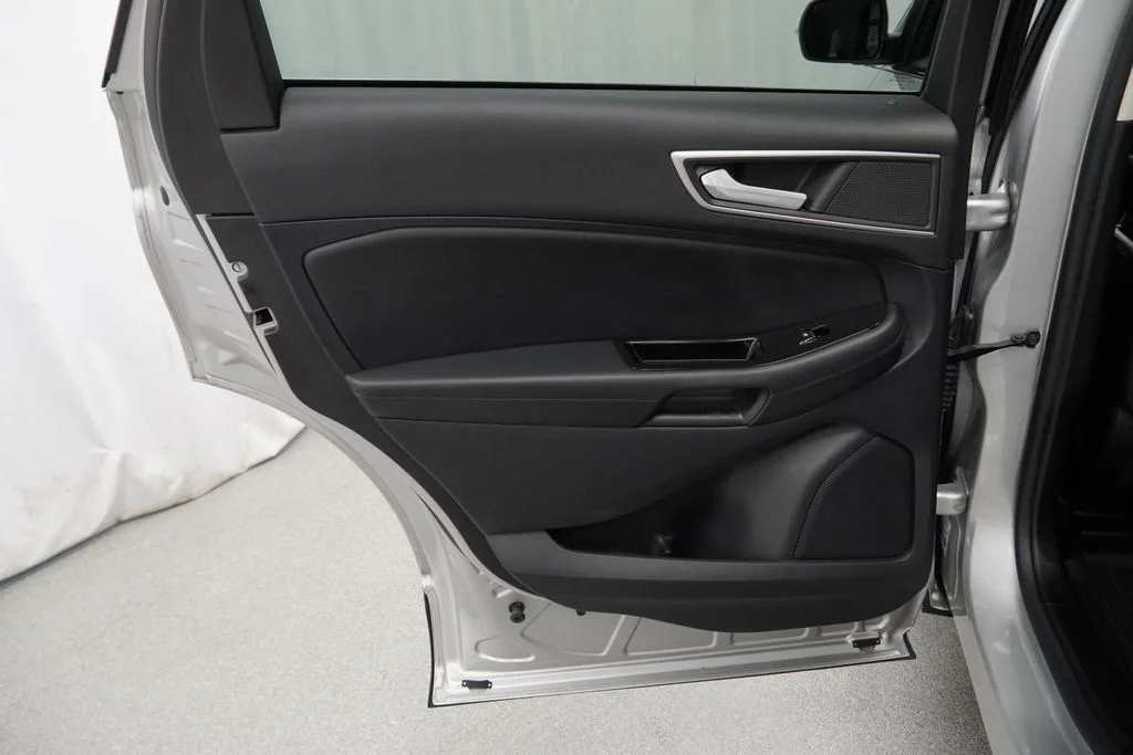 Used 2019 Silver Ford SEL image 44