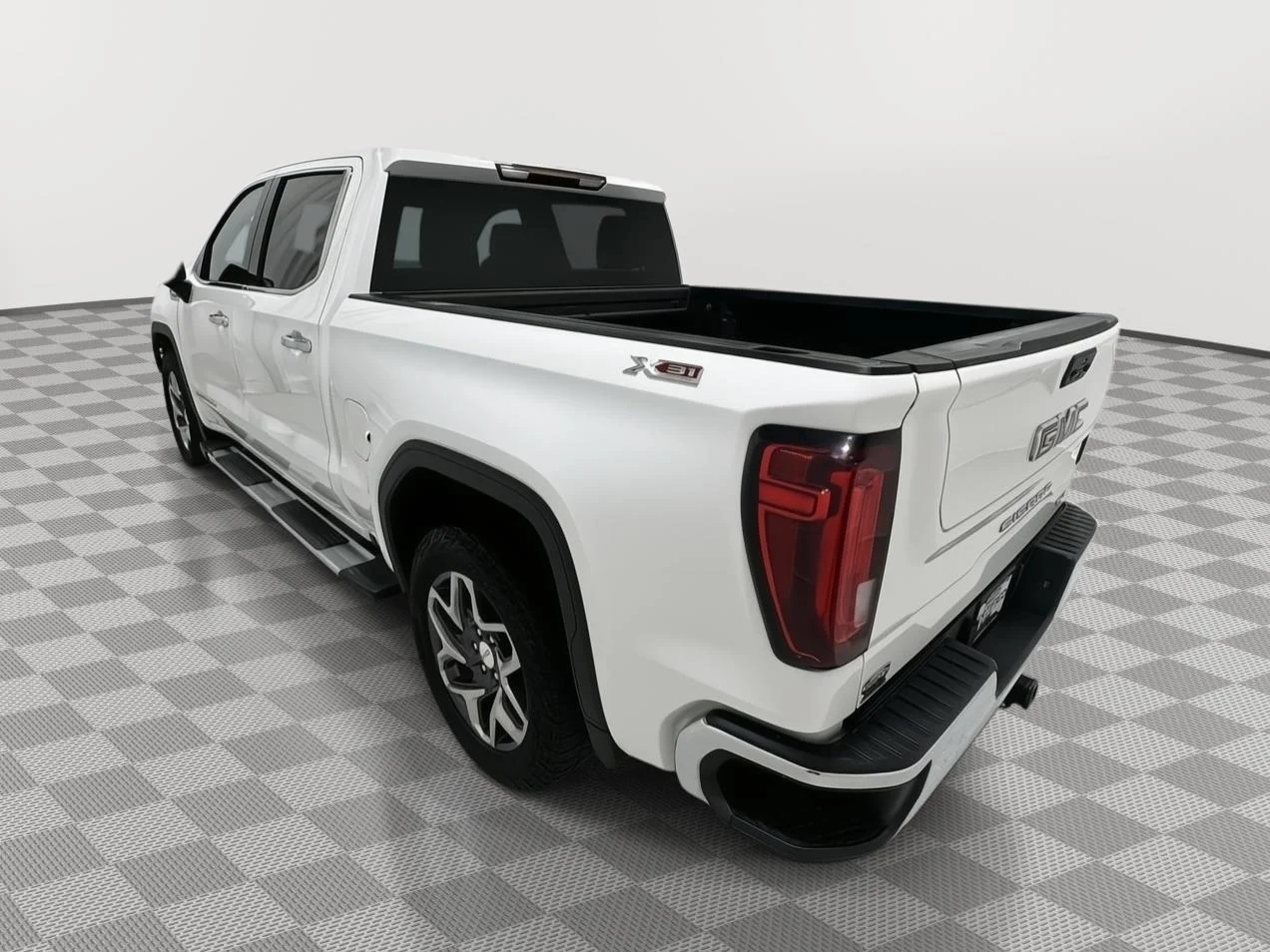 Used 2025 Summit White GMC SLT image 3