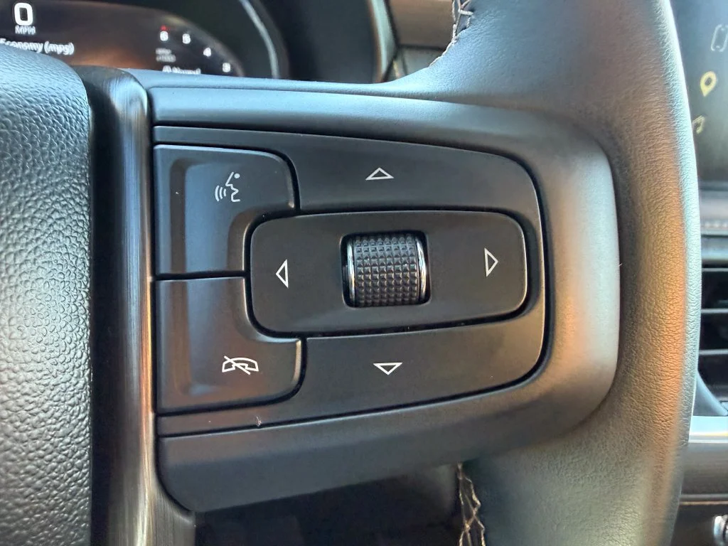 Used 2023 White GMC AT4 image 15