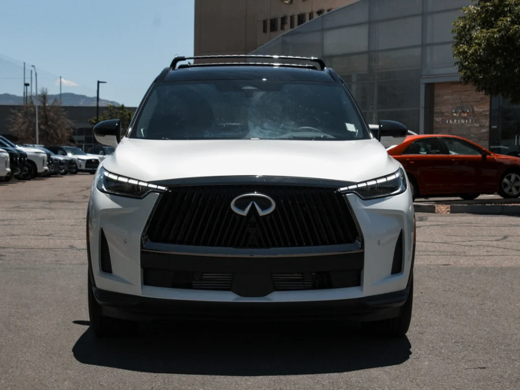 New 2027 2T RAD WHT INFINITI Autograph AWD image 2