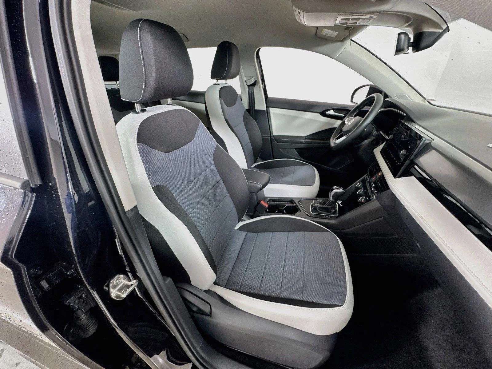 New 2027 Deep Black Pearl Volkswagen S image 25