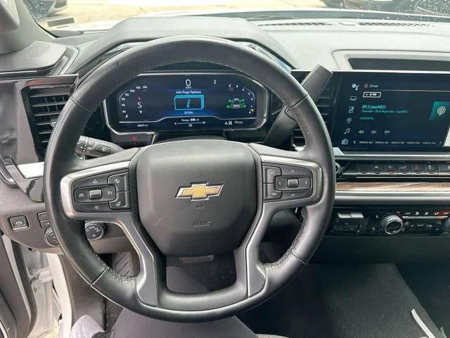 Used 2025 White Chevrolet LT image 15