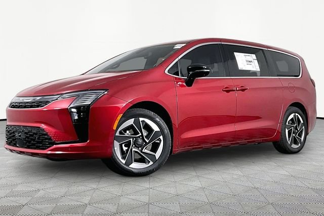 2027 Chrysler Pacifica Limited's photo