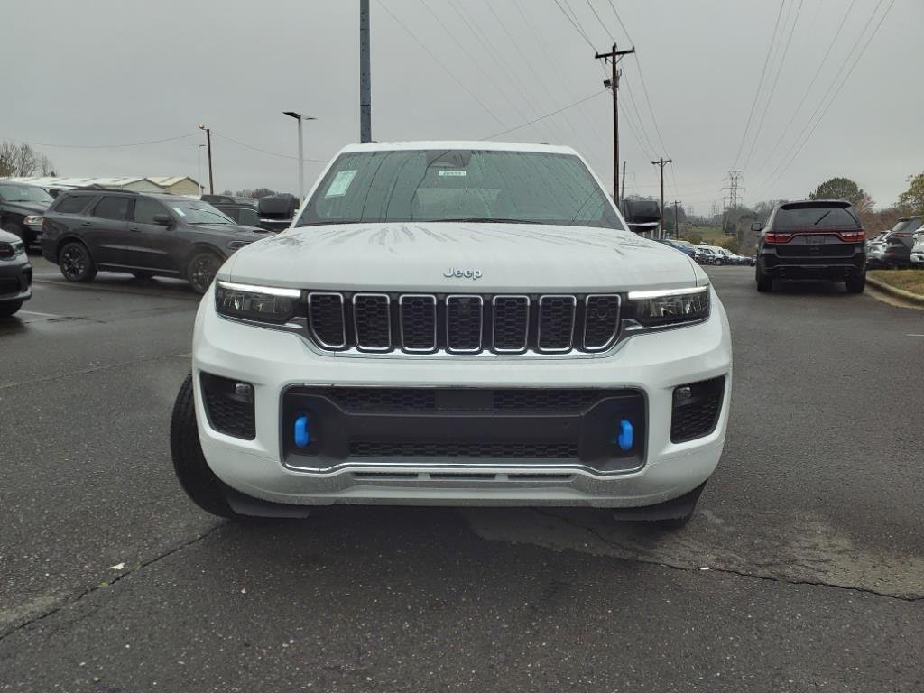 New 2024 Bright White Clear-Coat Exterior Paint Jeep Overland image 2