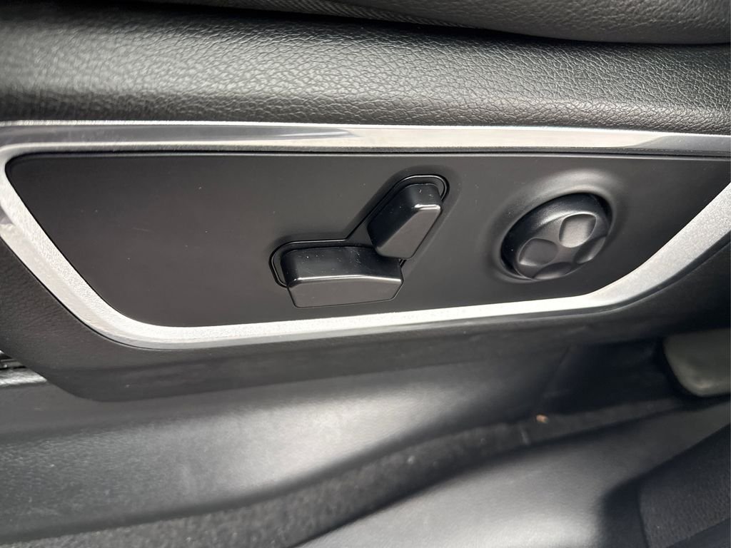 Used 2019 Patriot Blue Pearlcoat Ram Laramie image 36