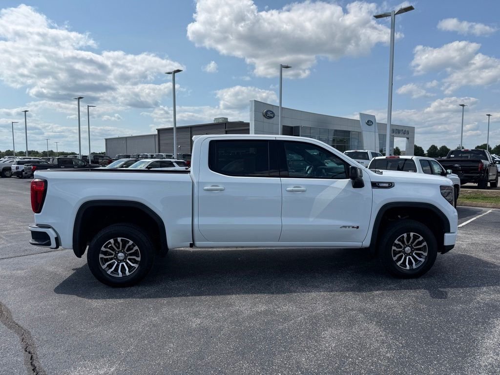 Used 2022 White GMC AT4 image 33