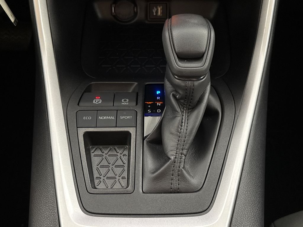 2025 Toyota RAV4 LE - Photo 20
