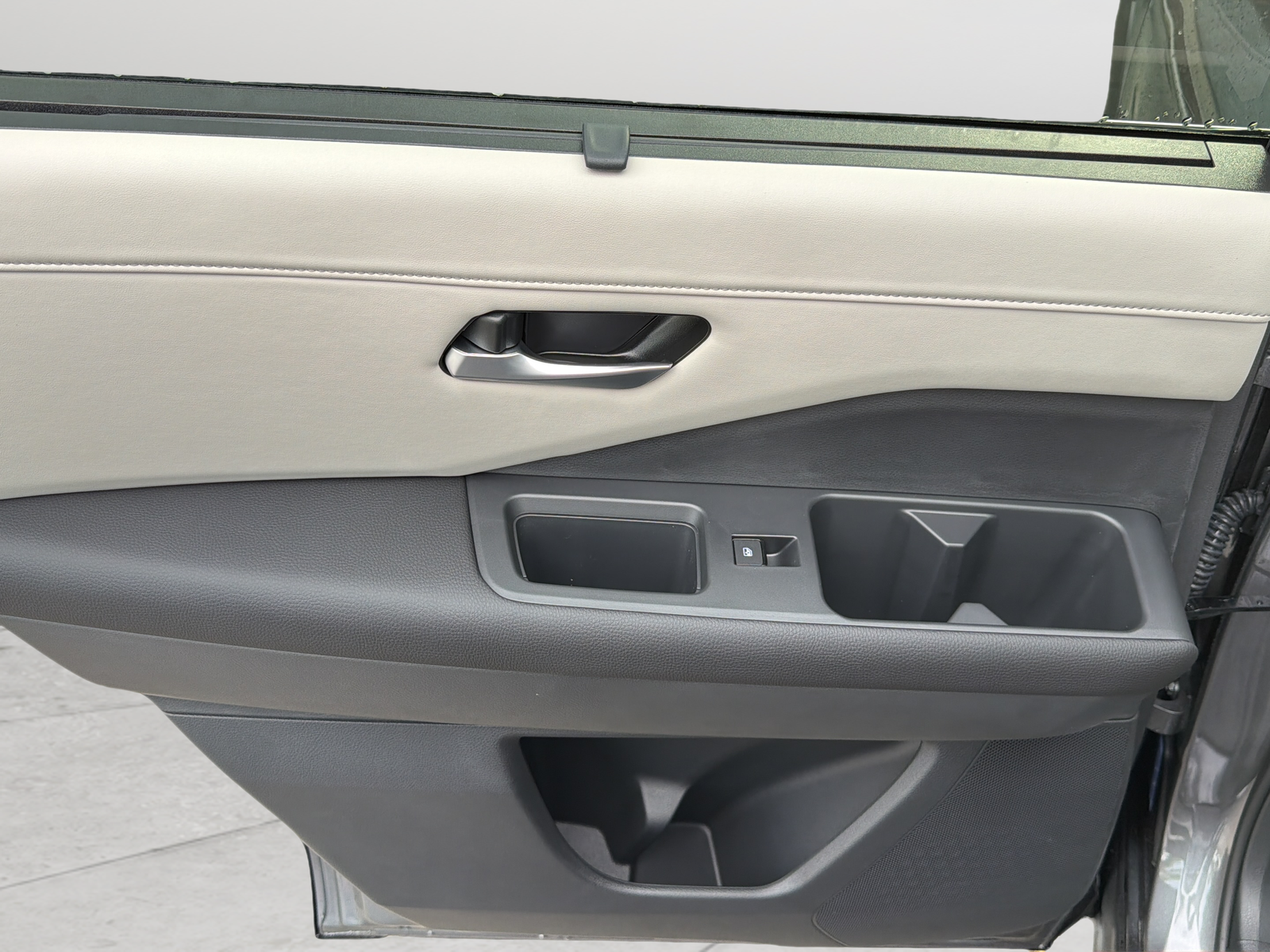 New 2026 Gray Nissan SL image 38