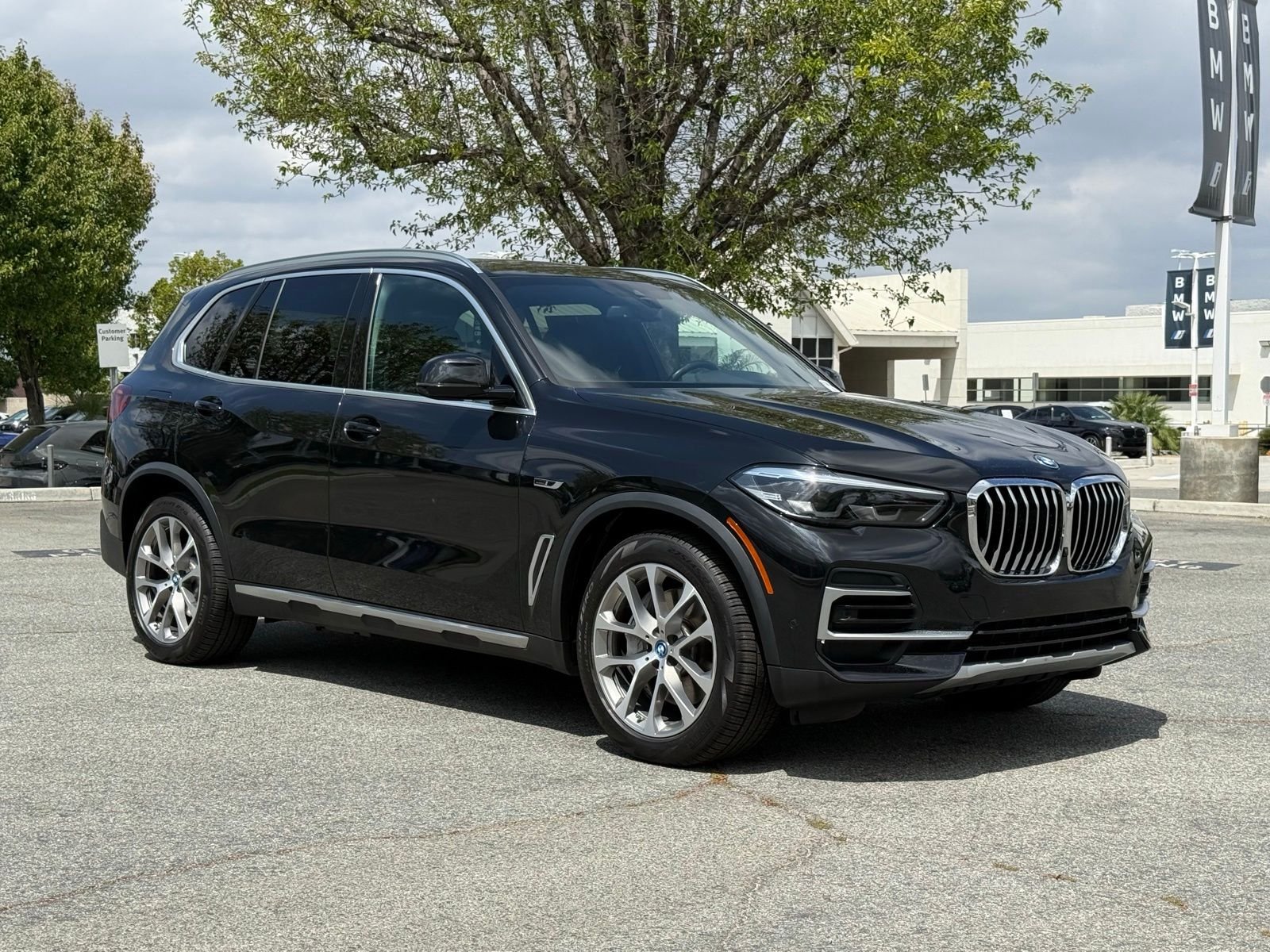 2023 BMW X5 xDrive45e's photo