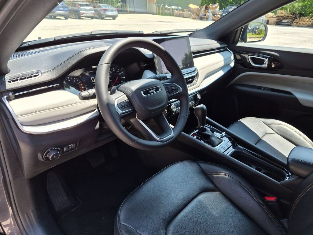 Used 2024 Gray Jeep Limited image 12