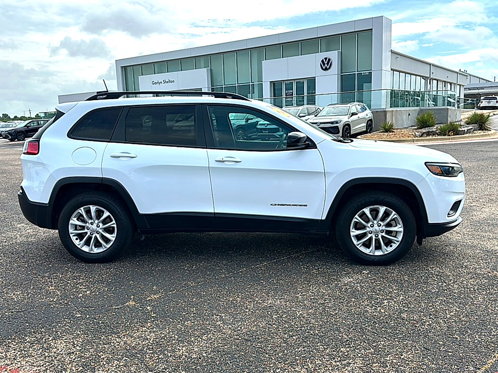 Used 2022 WHITE Jeep Latitude Lux 4x4 image 9