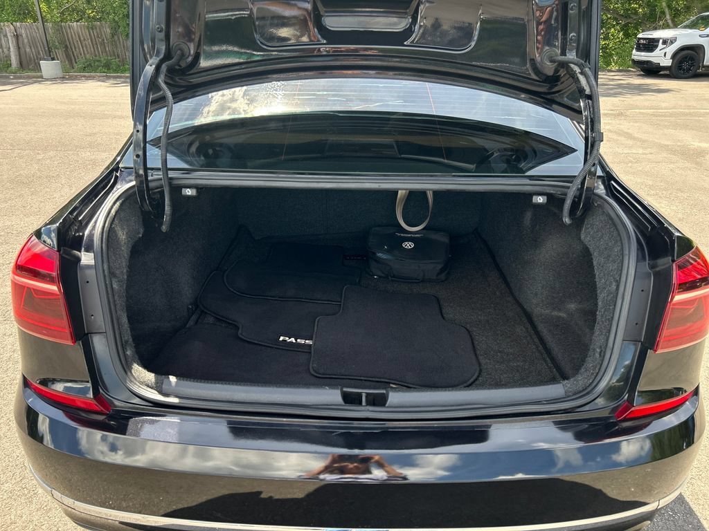 Used 2018 Black Volkswagen 2.0T SE image 15