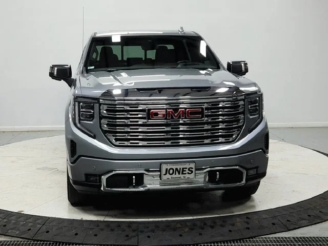 Used 2024 Silver GMC Denali image 3