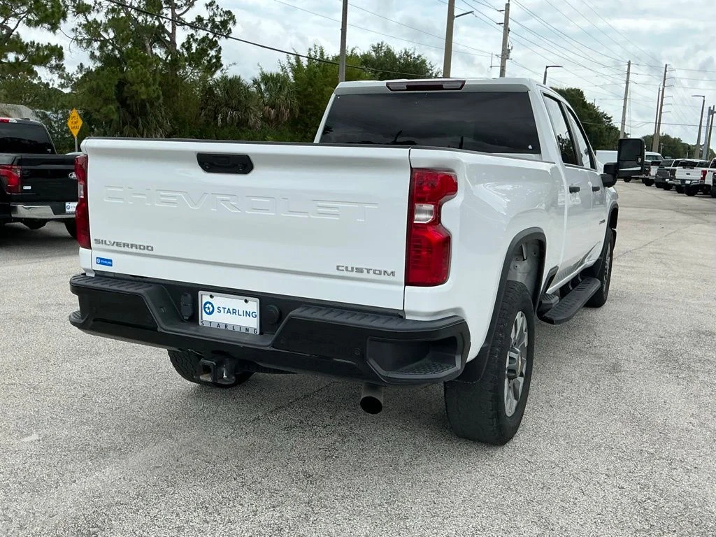 Used 2024 White Chevrolet Custom image 9