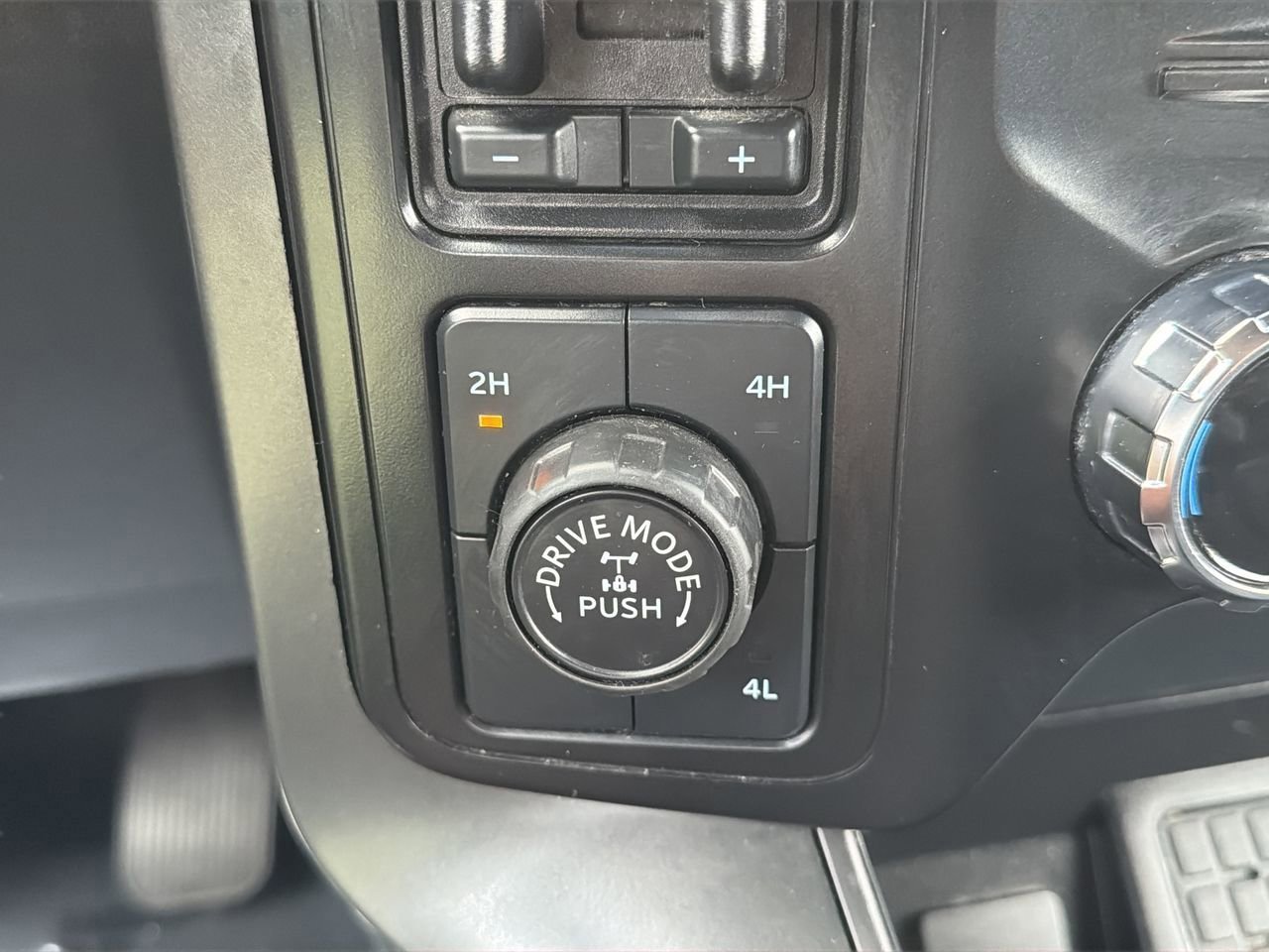Used 2024 Silver Metallic Ford XLT image 24