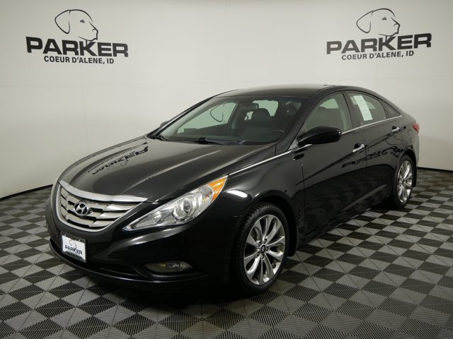 Used 2012 Midnight Black Hyundai SE image 1