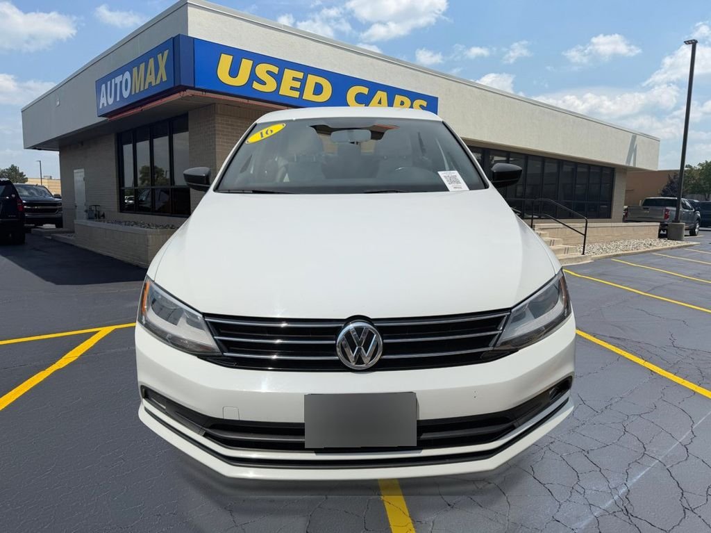 Used 2016 Pure White Volkswagen 1.8T Sport image 3