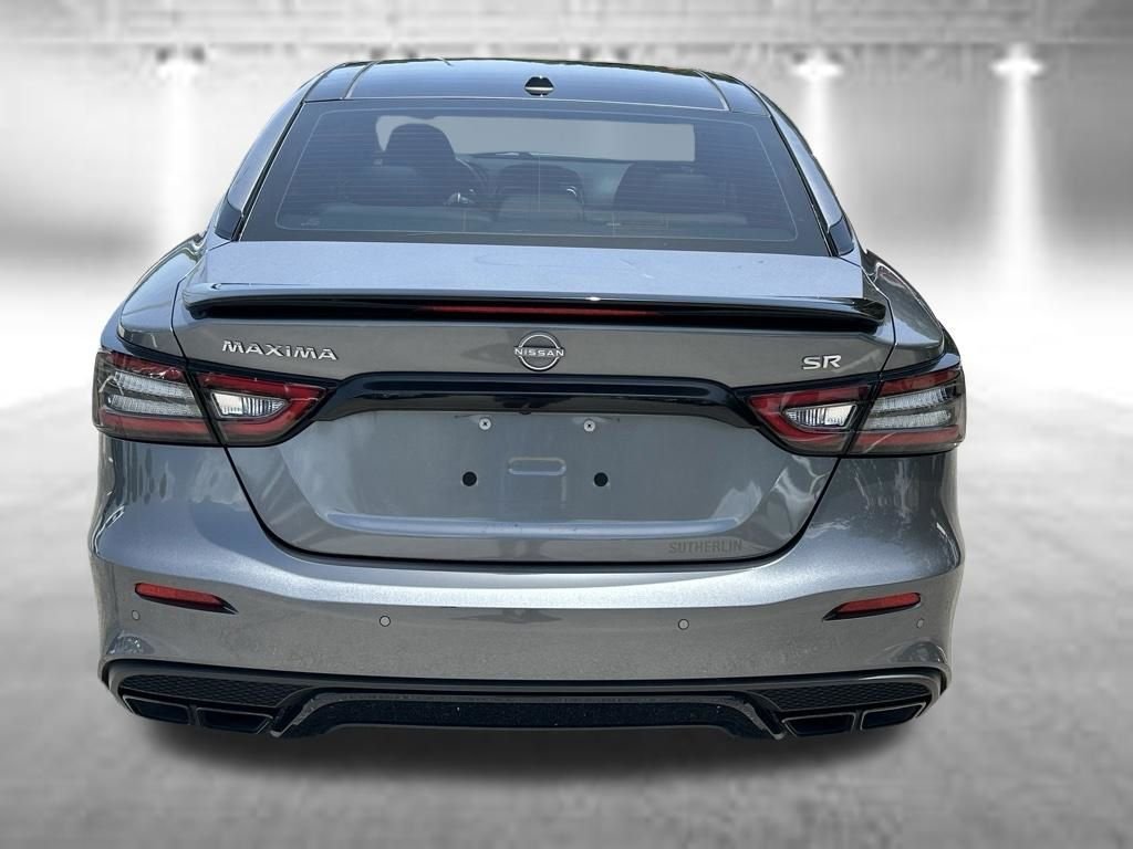 Used 2023 Gray Nissan SR image 8
