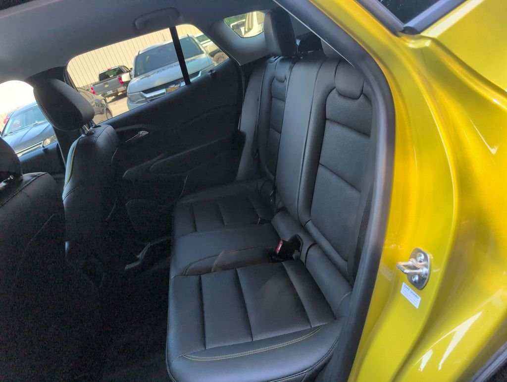 Used 2025 Yellow Chevrolet ACTIV image 27