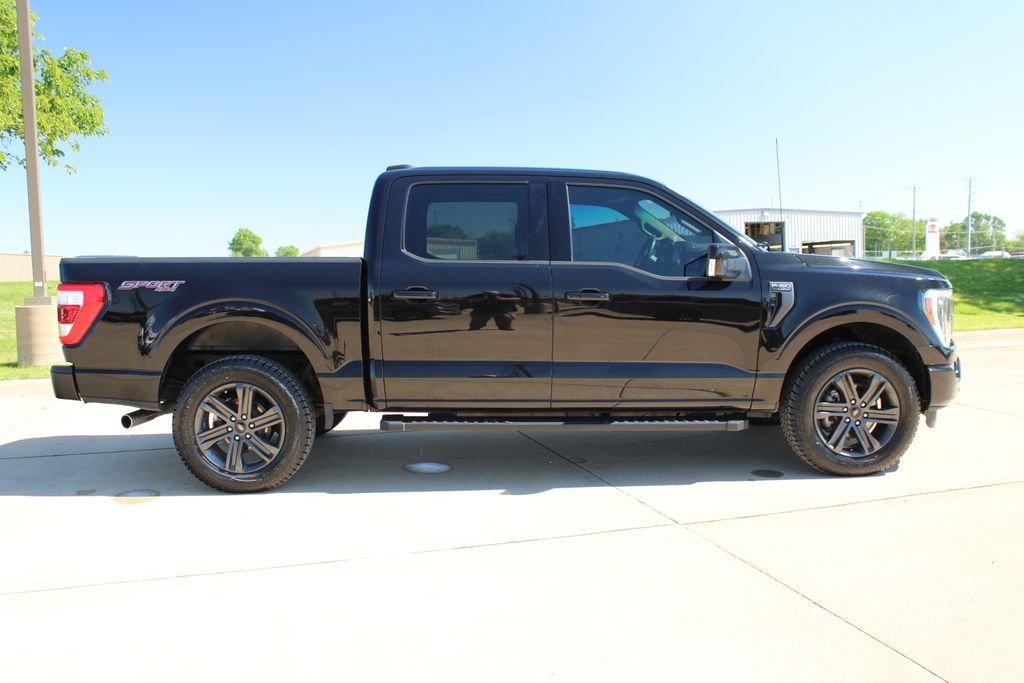 Used 2023  Ford Lariat image 4