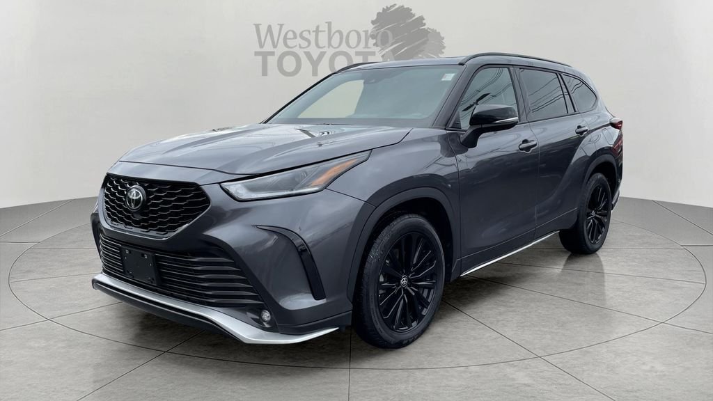 Used 2025 Gray Toyota XSE image 3