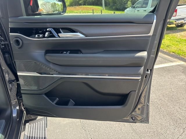 New 2026 Baltic-Gray Metallic Clear-Coat Exterior Paint Jeep Summit Obsidian image 9