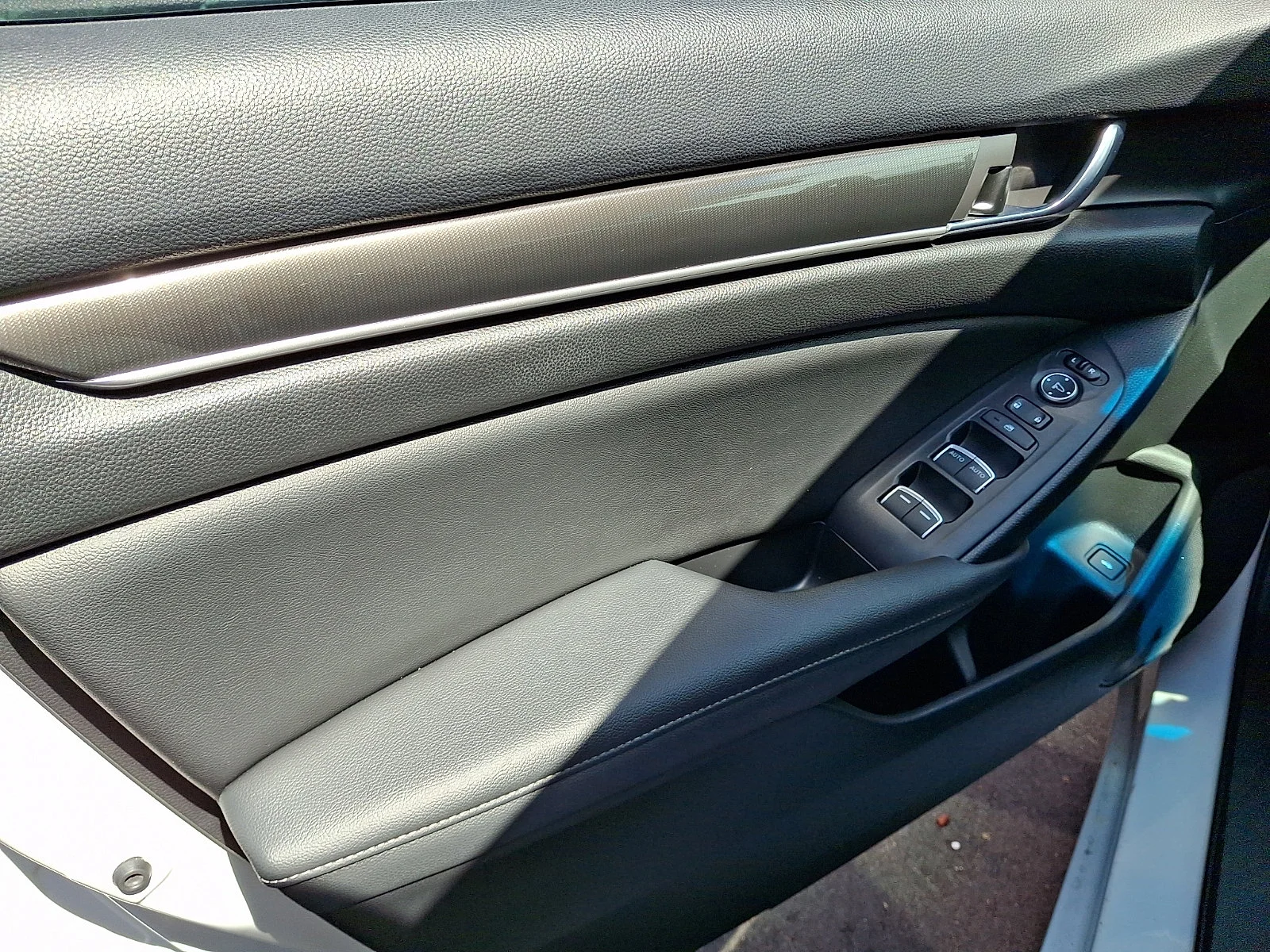 Used 2020 Platinum White Pearl Honda Sport image 10