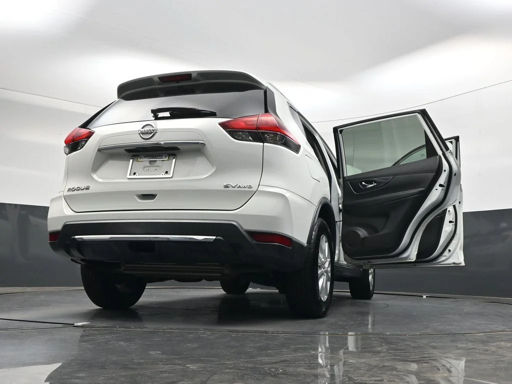 Used 2018 Glacier White Nissan SV image 38