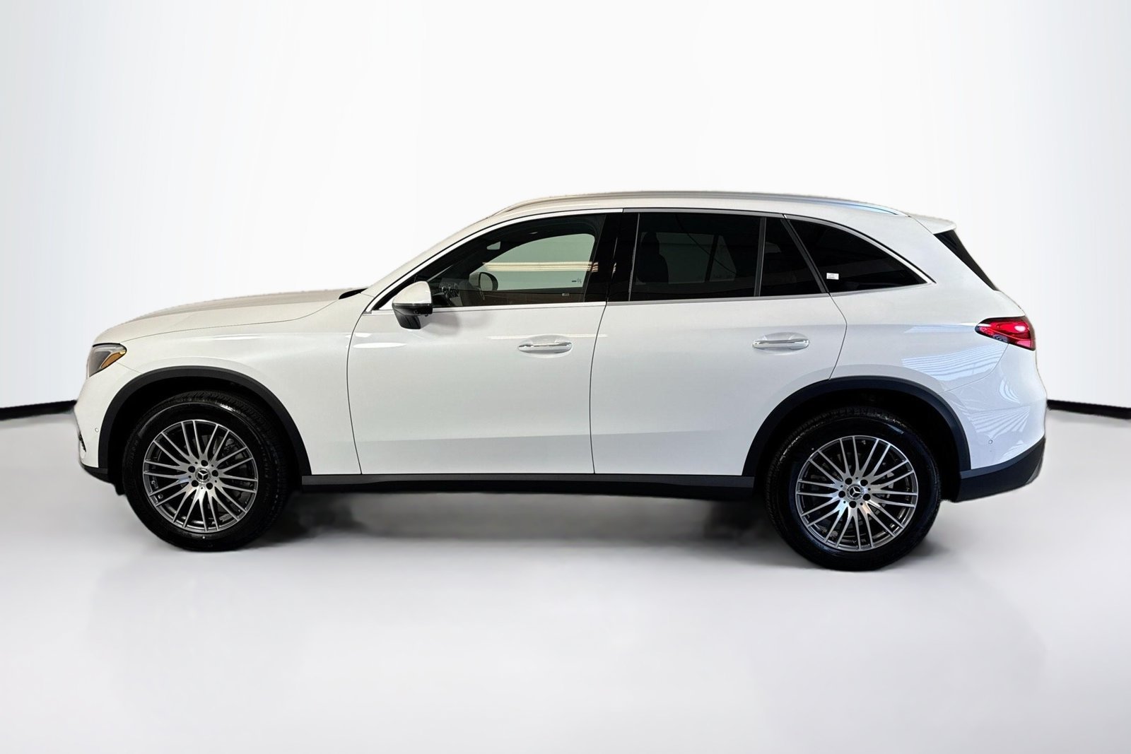 New 2026 MANUFAKTUR Moonlight White Metallic Mercedes-Benz GLC 300 image 8