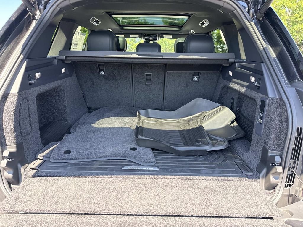 New 2026 Carpathian Grey Land Rover SE image 15
