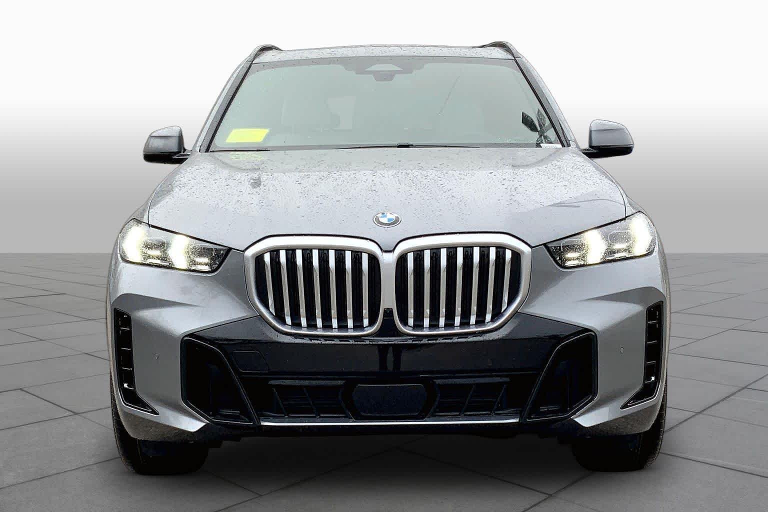 Used 2026 Skyscraper Grey Metallic BMW xDrive40i image 3
