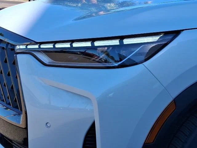 New 2026 2T RAD WHT INFINITI Sport AWD image 7