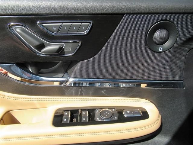 Used 2021 Red Lincoln Reserve image 19