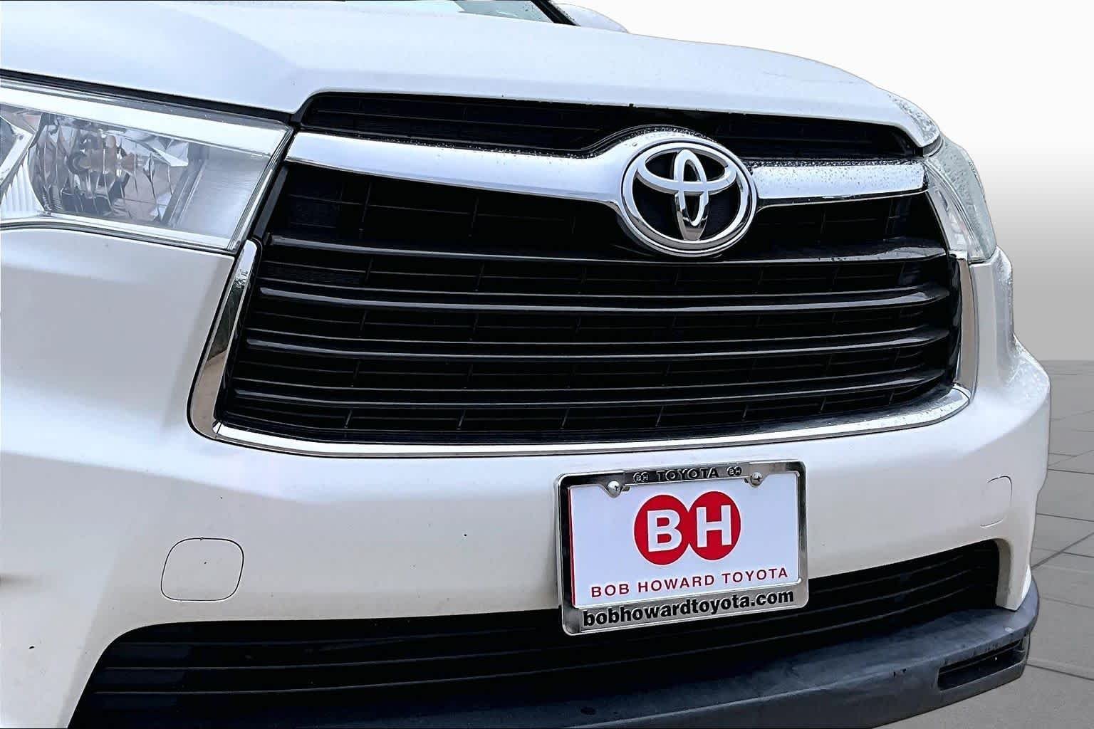 Used 2014 Blizzard Pearl Toyota XLE image 30