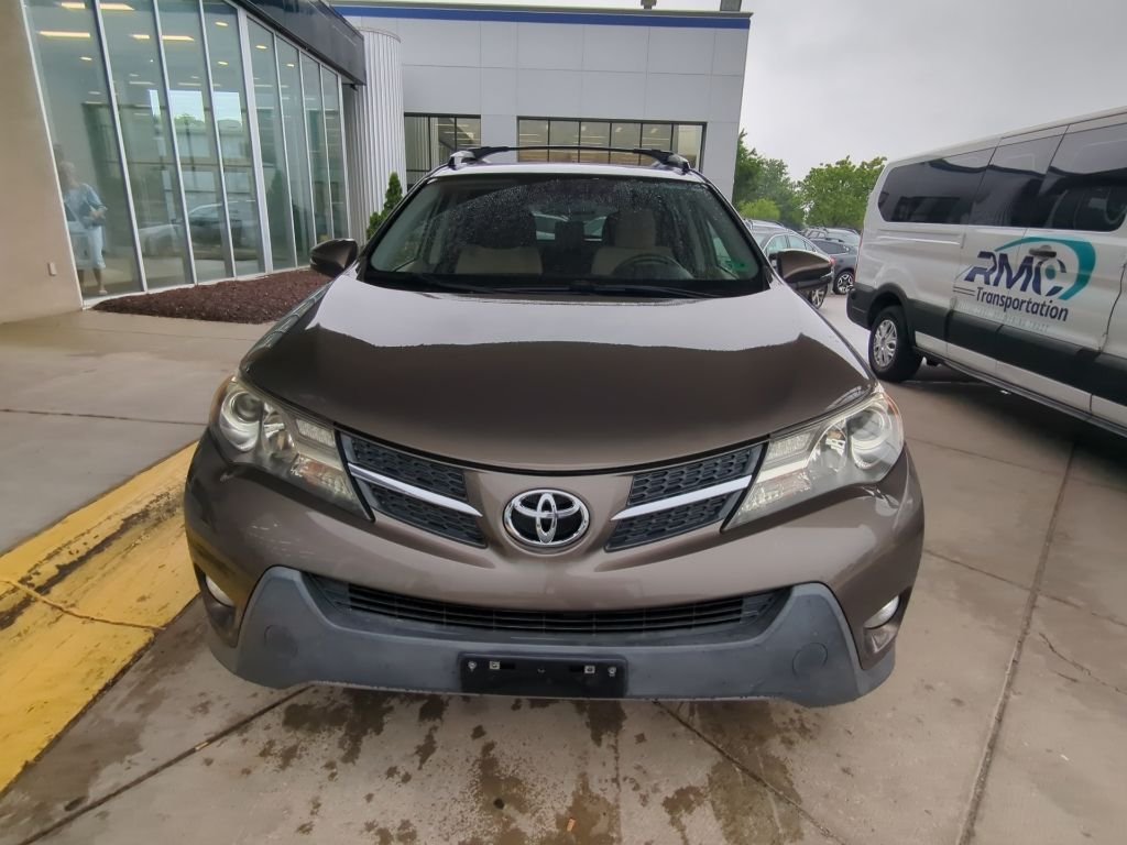Used 2013 Brown Toyota XLE image 8